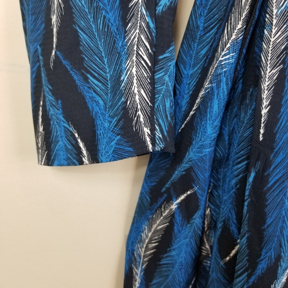 HAPPYxNATURE Alpha Feather-Print Crepe Wrap - Picture 8 of 12